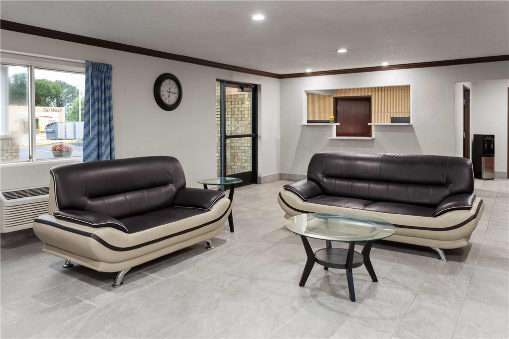 Days Inn & Suites by Wyndham Kaukauna WI - photo 6