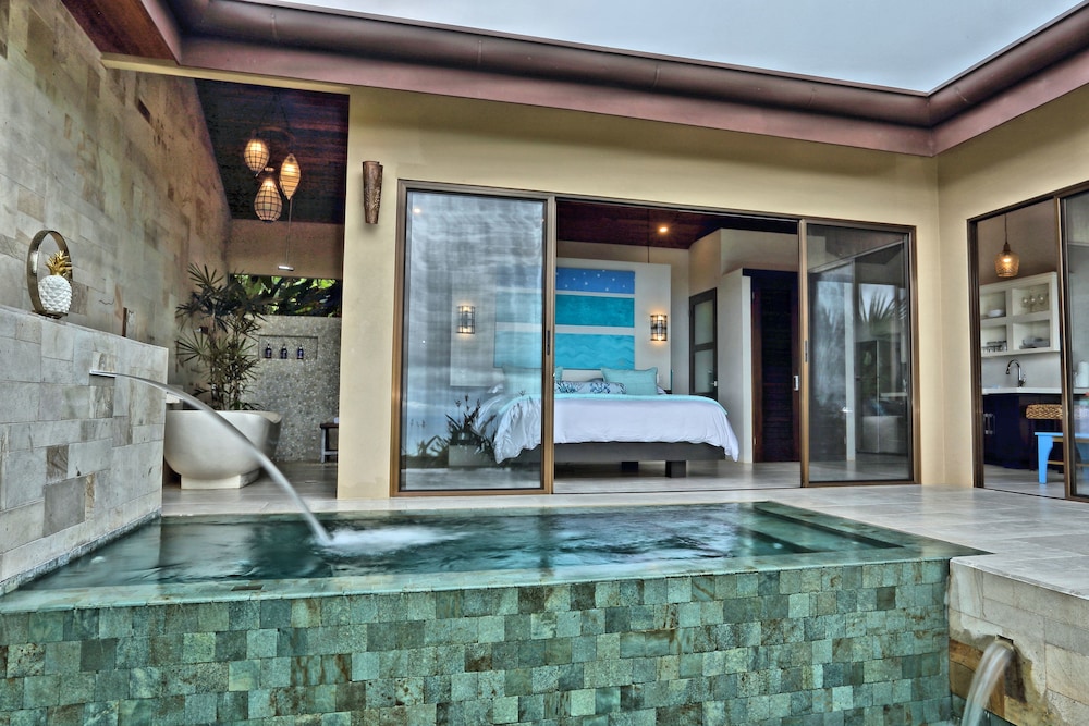 Golden Pineapple Villas — 4-Star Luxury Hotel in Puntarenas, Costa Rica