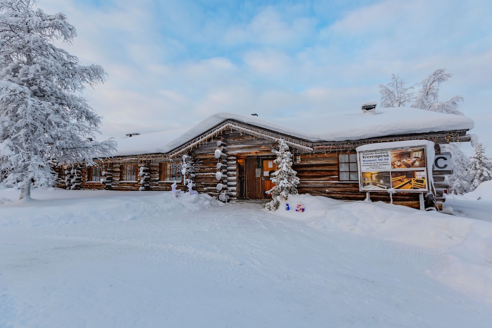 Kuukkeli Log Houses Teerenpesä in Inari, Finland