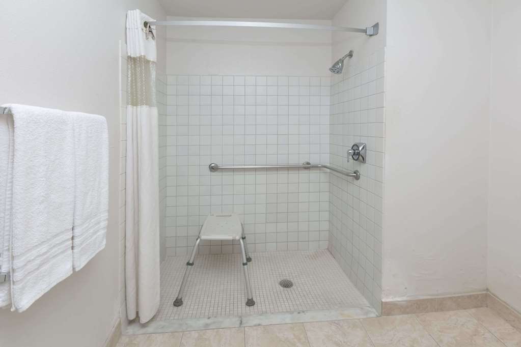 Baymont by Wyndham Arlington At Six Flags Dr - photo 10