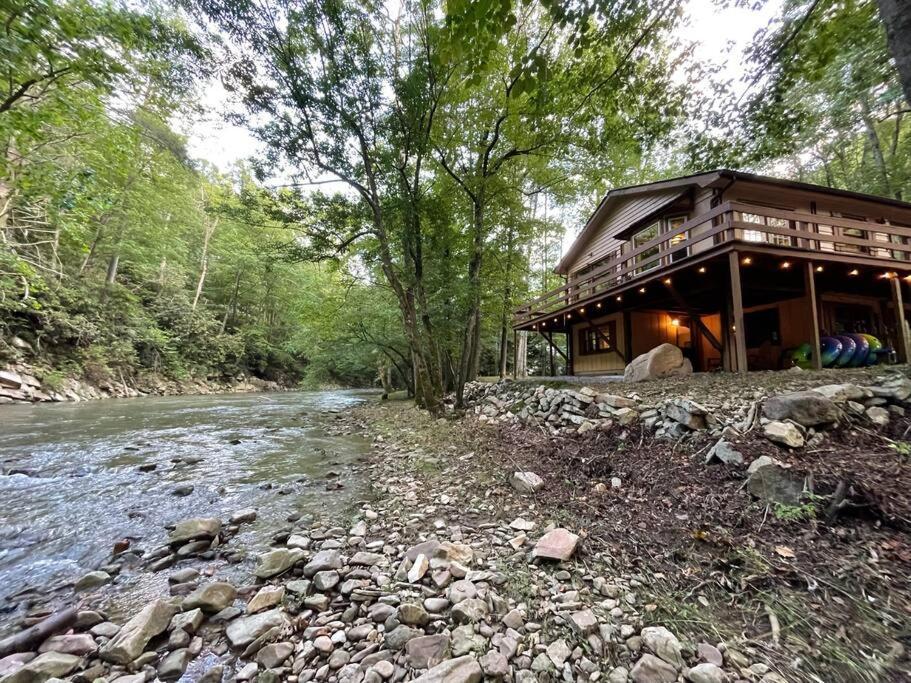 Cozy Creekside Cabin 35m To Boone 17952669 — Butler