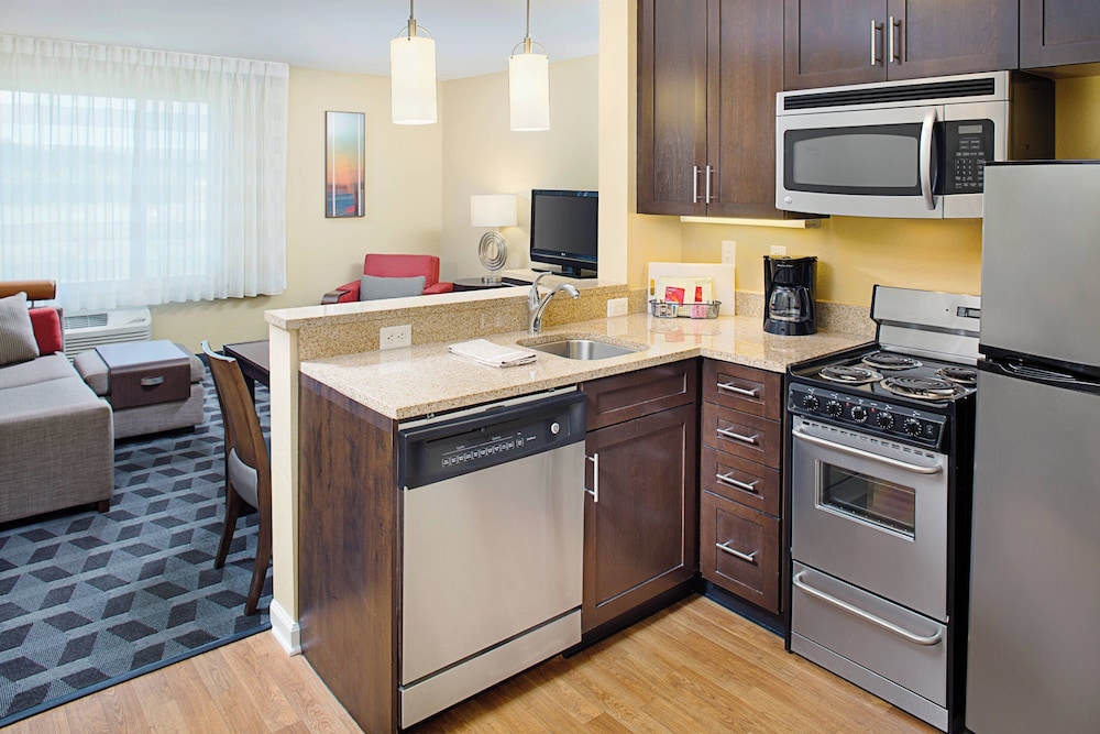 TownePlace Suites by Marriott Fayetteville North - photo 10