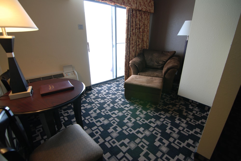 Express Suites Riverport Inn & Suites - photo 19