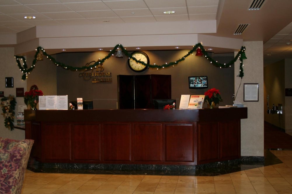 Evergreen Inn and Suites - photo 5