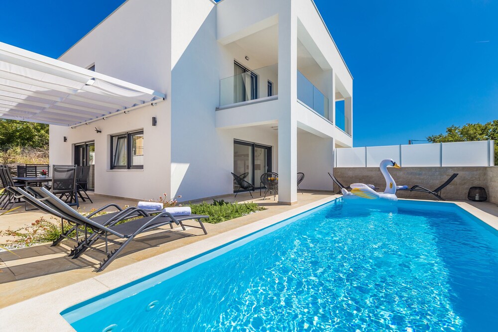 Villa Insula Aurea No.1 — 4-Star Luxury Hotel in Krk, Croatia