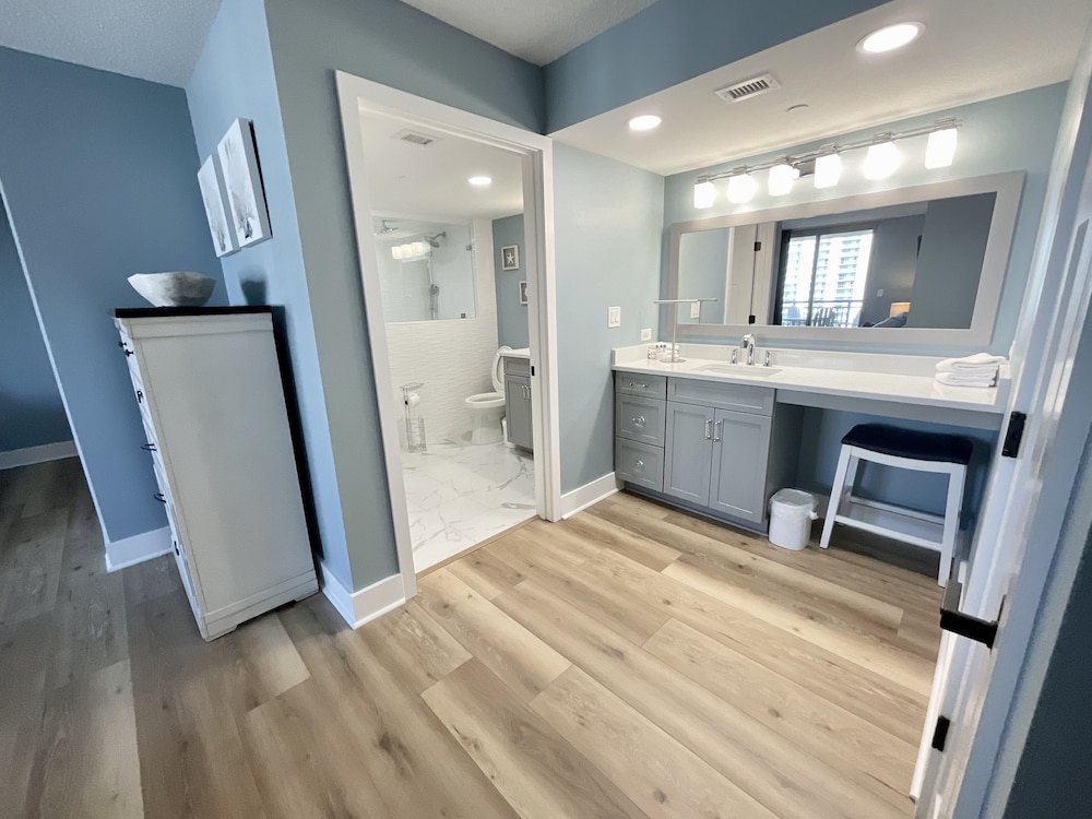 1003 Brighton Fully Remodeled And Access To Resort Amenities 2 Bedroom Condo - photo 11