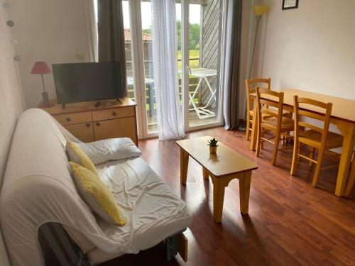Maisonnette avec terrasse village vacances Draps en option - carbon neutral hotel in Unknown City