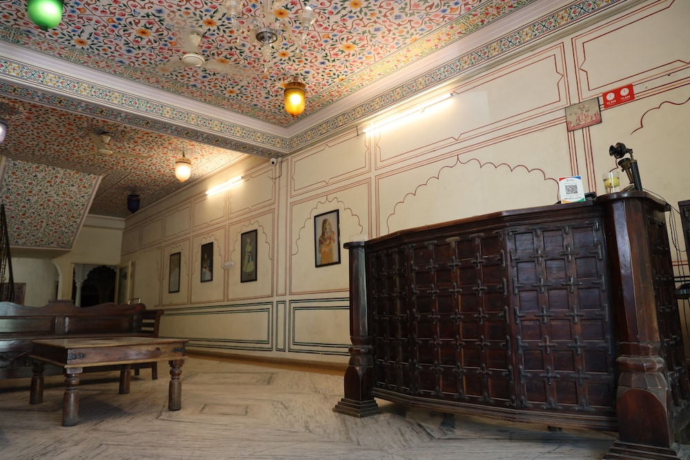 Raghuraj Palace