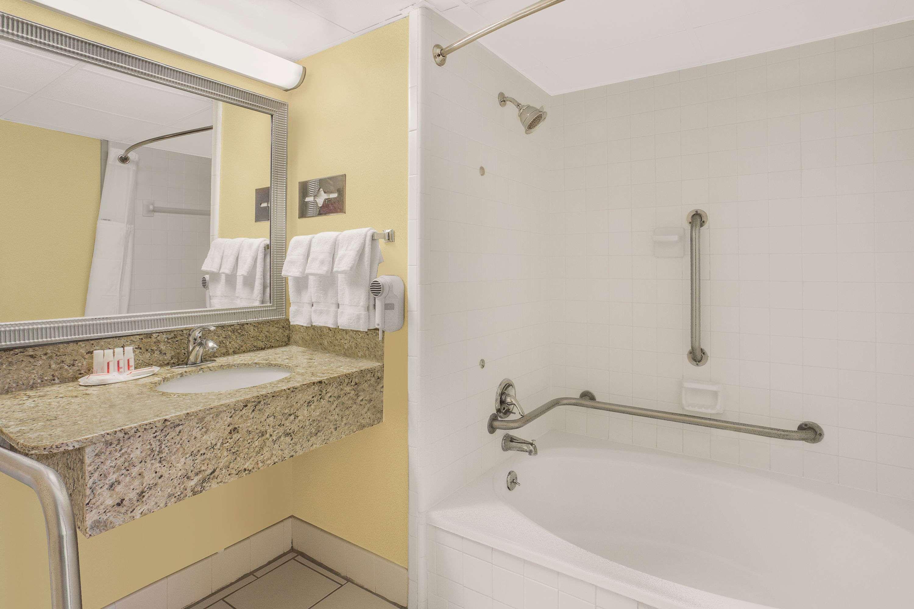 Ramada Plaza Fayetteville Fort Bragg Area