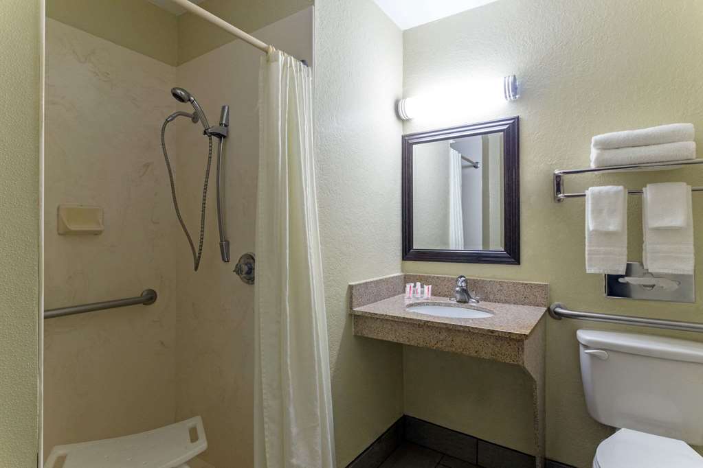 Super 8 by Wyndham Brunswick St Simons Island Area - photo 9
