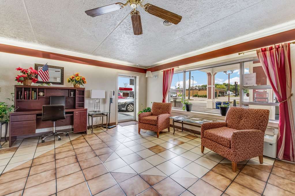 Econo Lodge - carbon neutral hotel in Eden