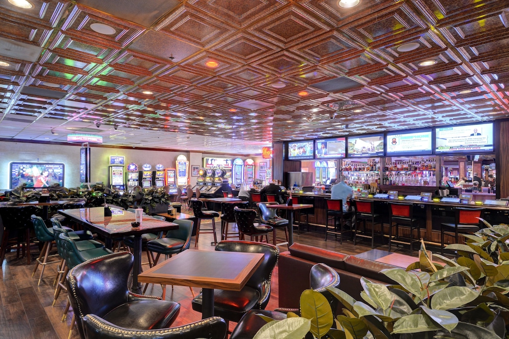 El Cortez Hotel and Casino 21 and Over - photo 43