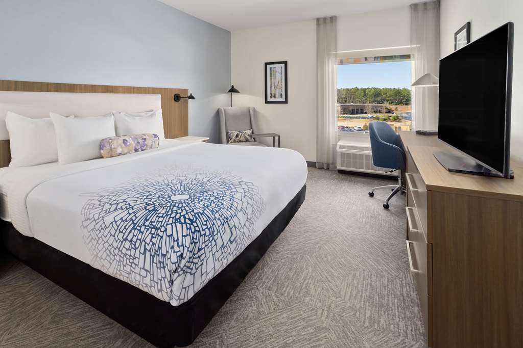 La Quinta Inn & Suites by Wyndham Locust Grove - photo 18