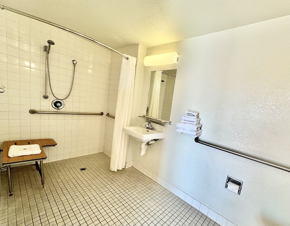 Studio 6 Suites Bellflower Ca Los Angeles - photo 9