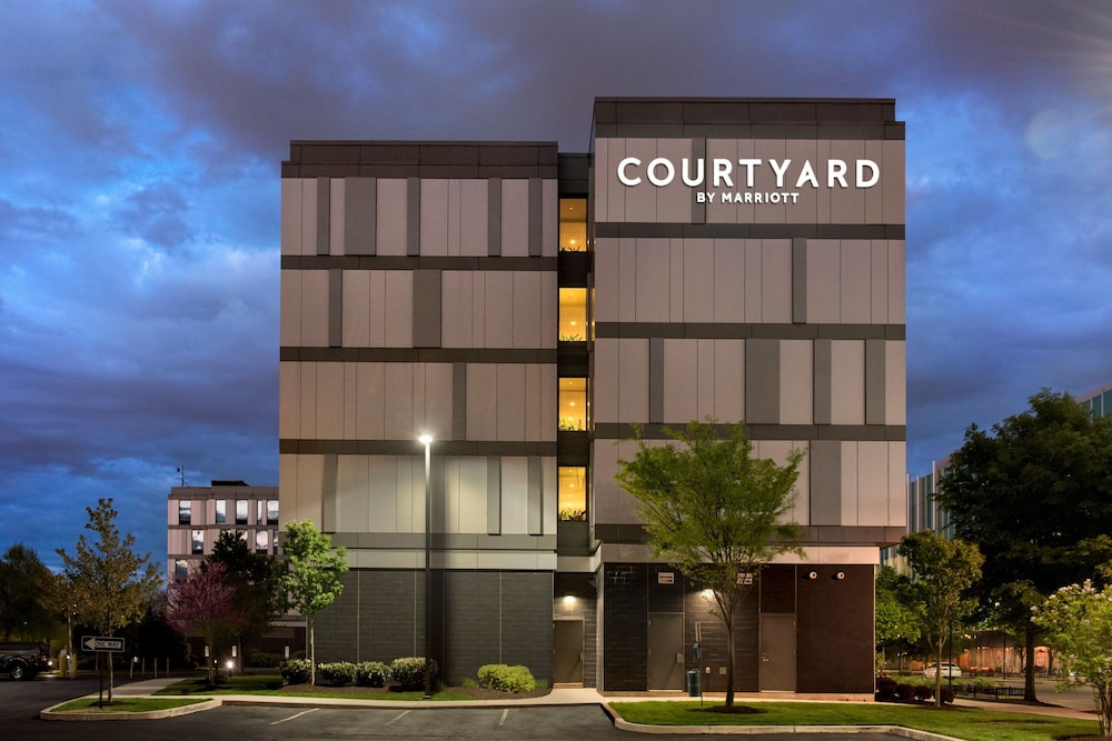 Courtyard Philadelphia South at The Navy Yard - photo 43