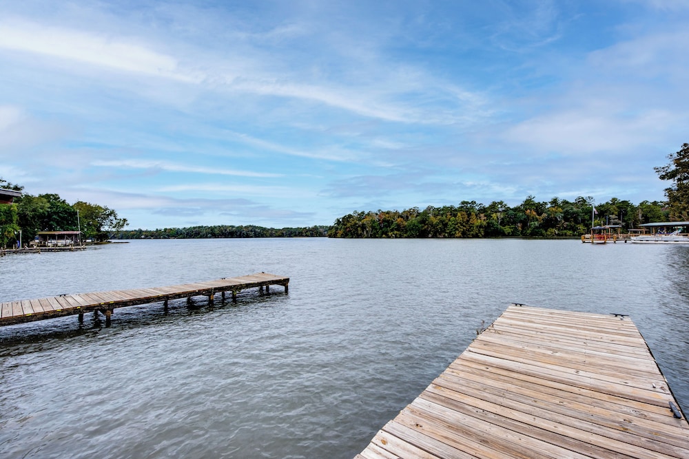 Lake Talquin Townhome at Whippoorwill Lodge — 4-Star Luxury Hotel in Quincy, United States
