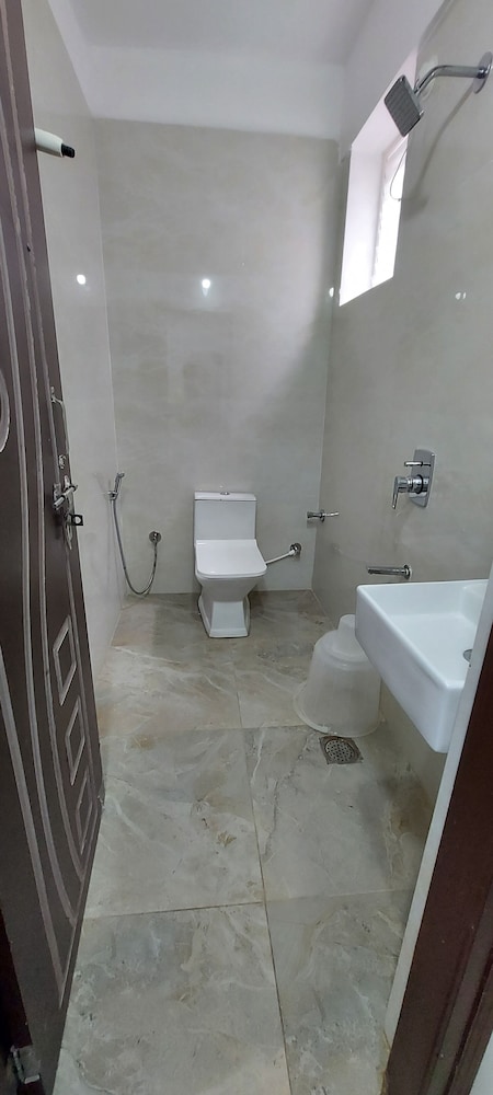 Golden Premier Luxury Hotel Near Sr Nagar — Hyderabad