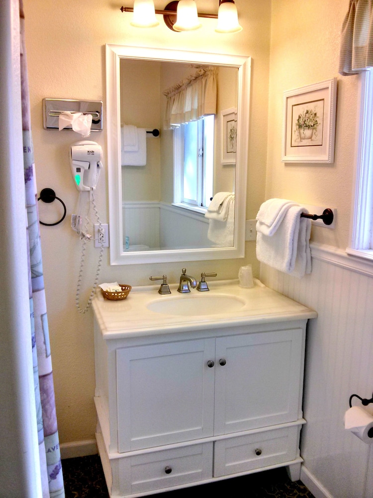 Green Gables Motel & Suites - photo 42