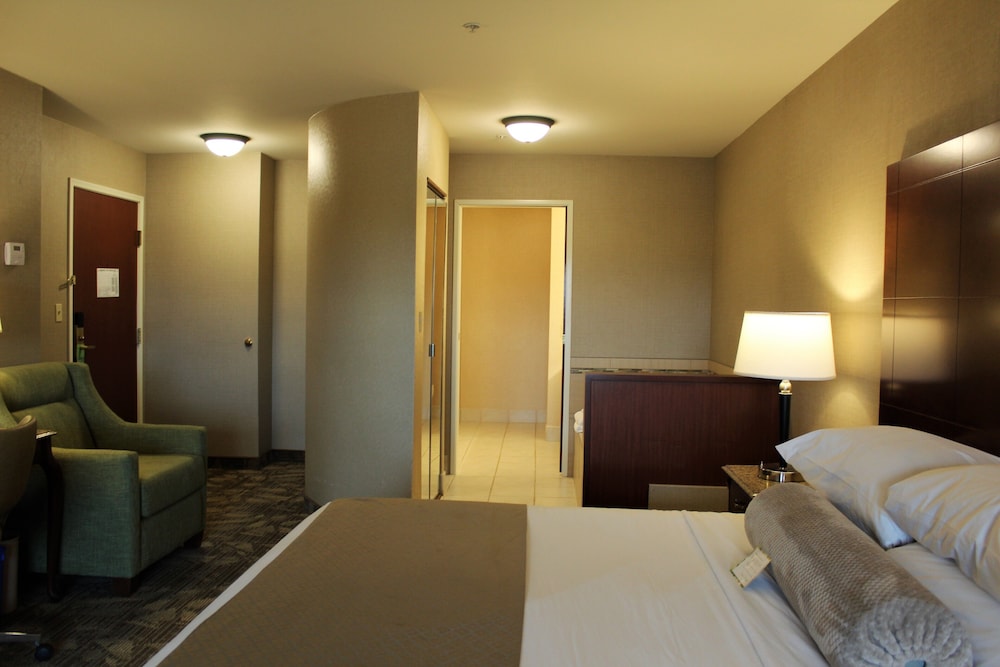 Medallion Inn & Suites - photo 11