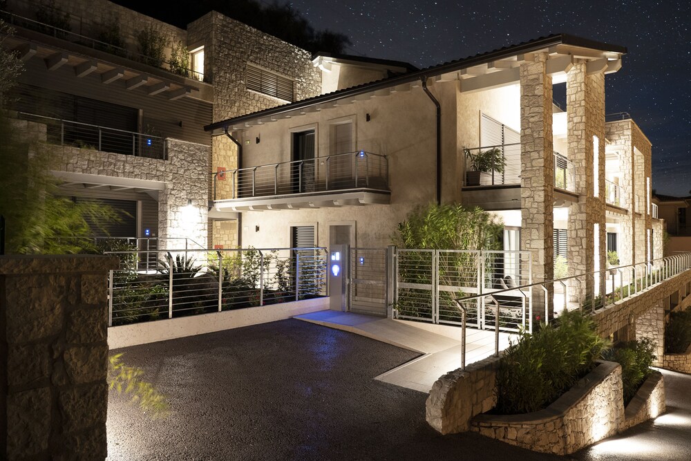 Sunset Residence — 4-Star Luxury Hotel in Brenzone, Italy