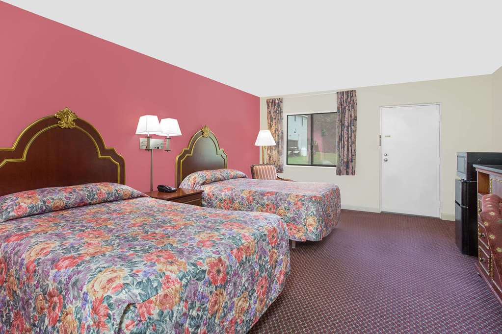 Knights Inn Emporia - photo 7