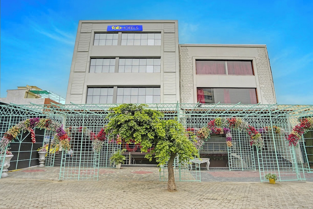 Fabhotel Golden Rivaah in Ghaziabad, India