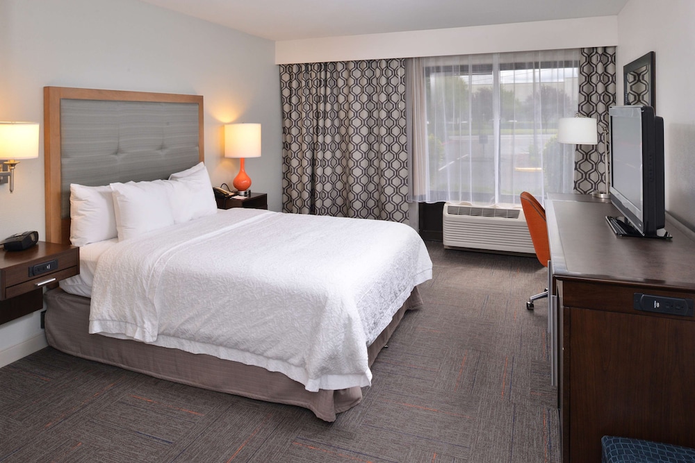 Hampton Inn Portland East - photo 17