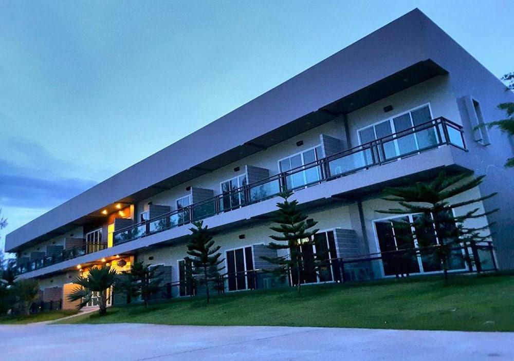 Hadthong Resort - carbon neutral hotel in Pak Phayun