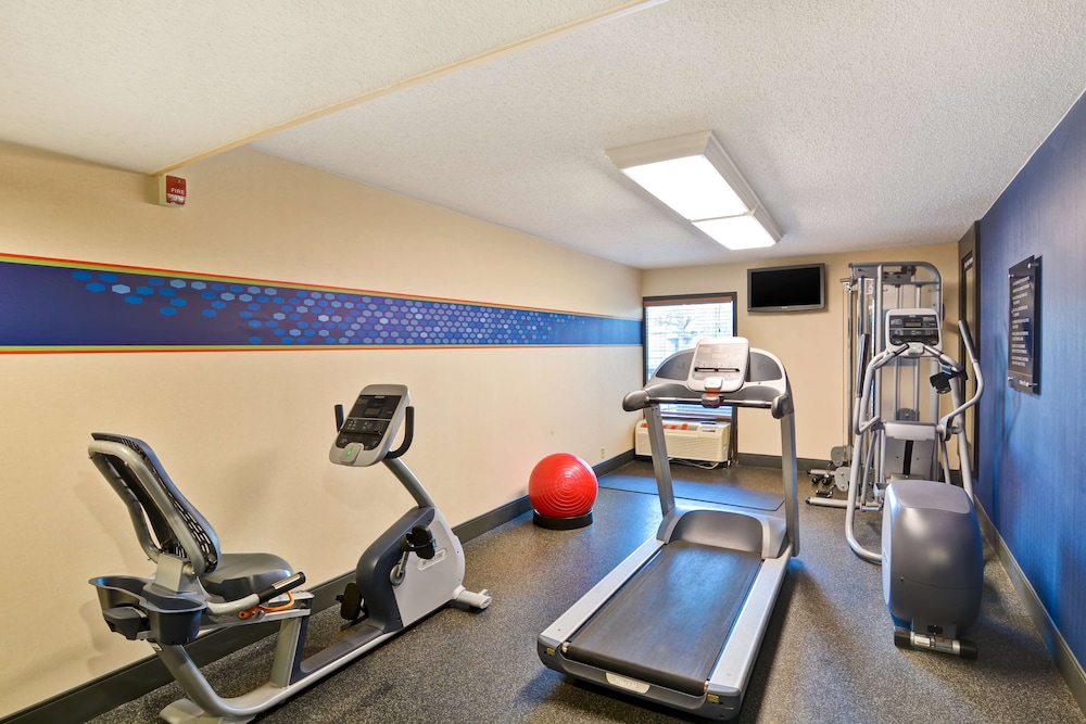 Hampton Inn Memphis Poplar - photo 26