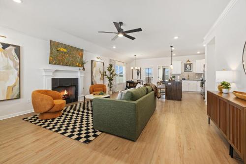 Nightfall Retreat 5 Mi to UofA 3 Mi to NatureTrail in Fayetteville, United States