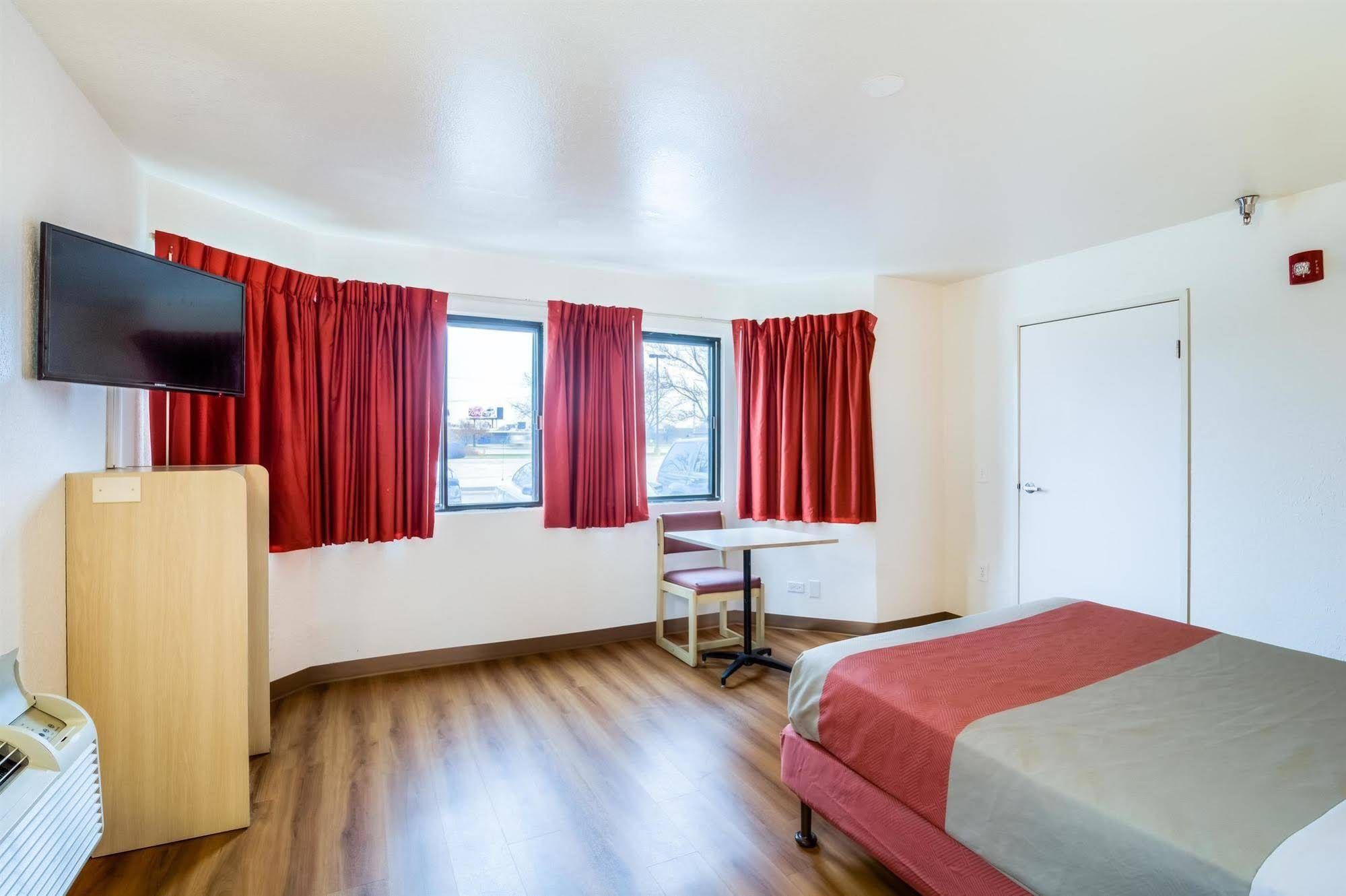 Motel 6 Chicago Elk Grove - photo 27