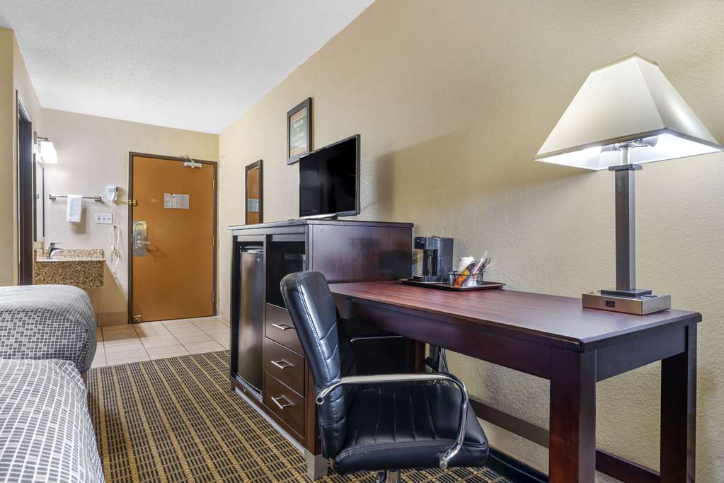 Econo Lodge La Crosse North - photo 29