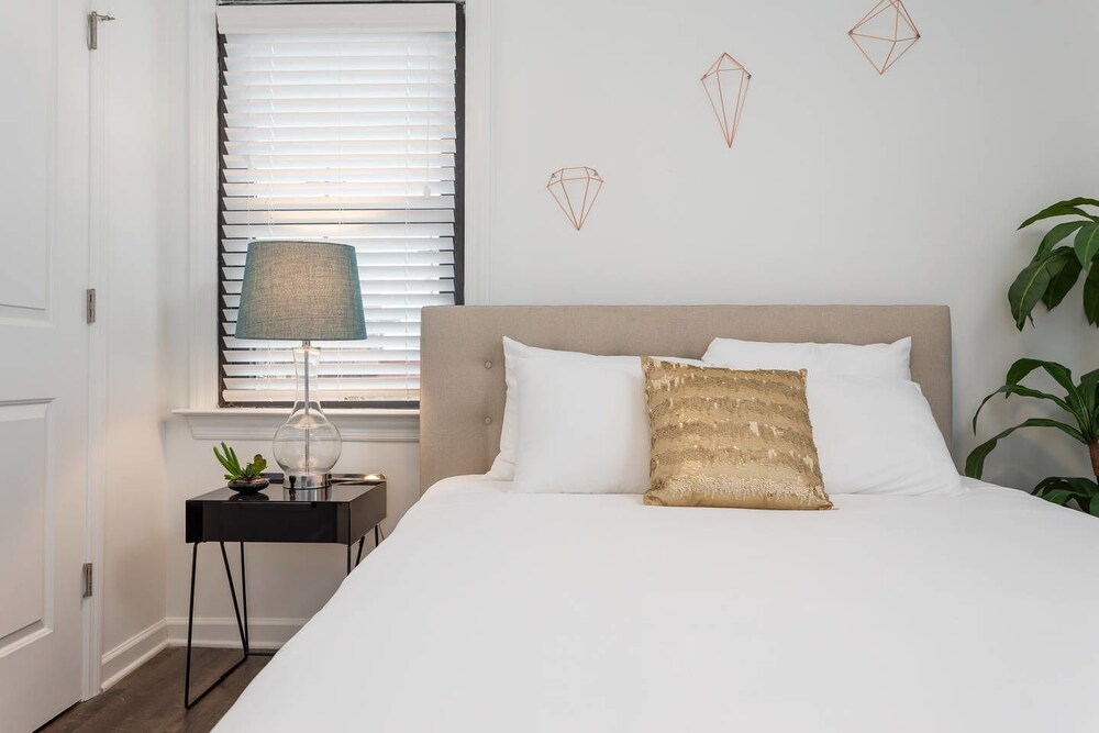 10 BRs Comprised of 2 5BR Suites by Domio - photo 20
