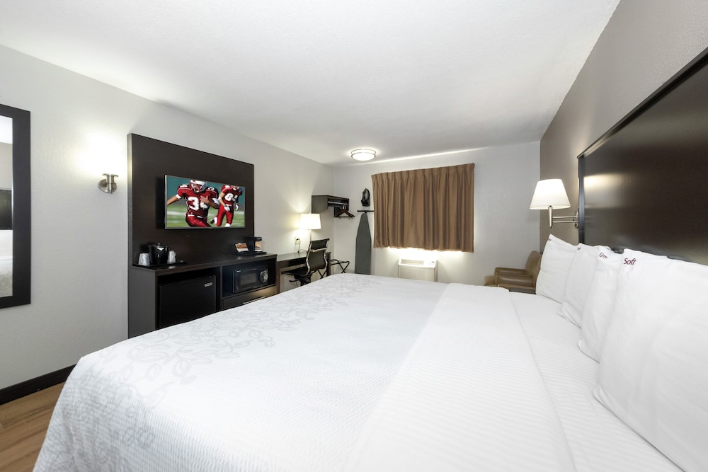 Red Roof Inn PLUS Huntsville - photo 13