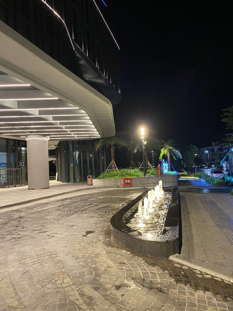 AlaCarte Ha Long — 5-Star Luxury Hotel in Ha Long, Vietnam