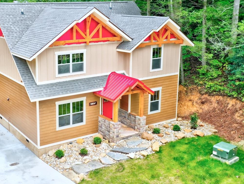 Three Times The Fun — 4-Star Luxury Hotel in Gatlinburg, United States