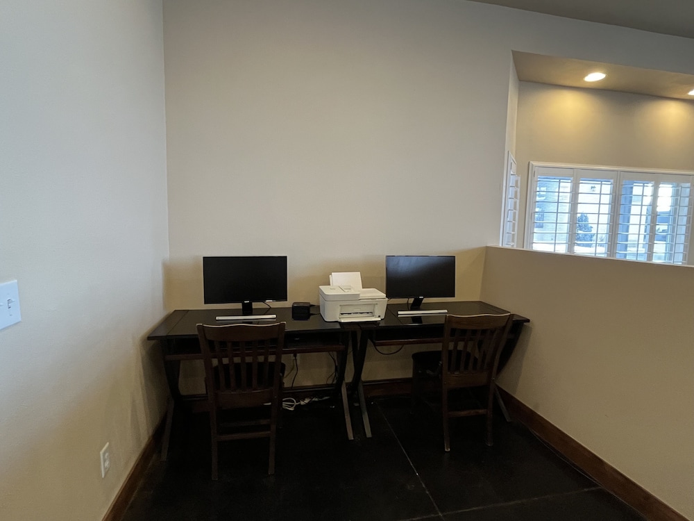 Dinosaur Inn & Suites - photo 42
