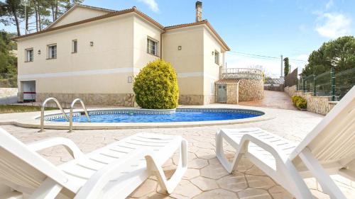 Villa Carolina — 4-Star Luxury Hotel in Vidreres, Spain