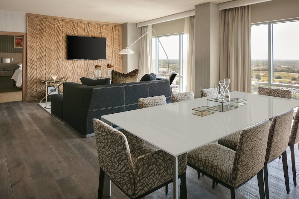 Sheraton Overland Park Hotel at the Convention Center - photo 7