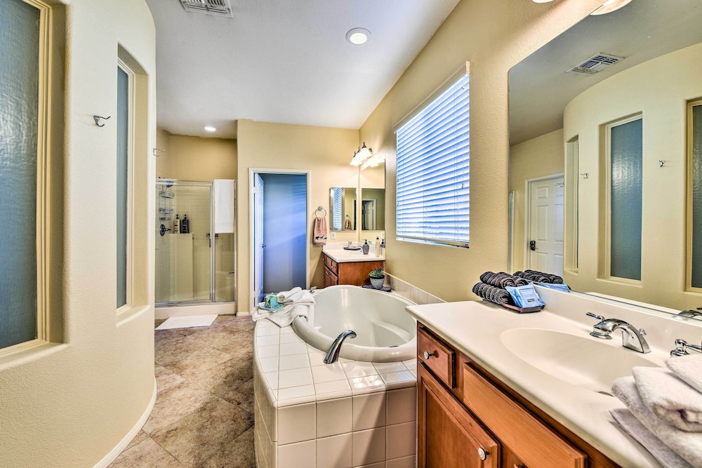 Indian Palms Resort Home w Yard & Community Perks - photo 2