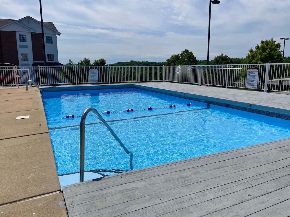 Schmidt's Creek Hotel - photo 24