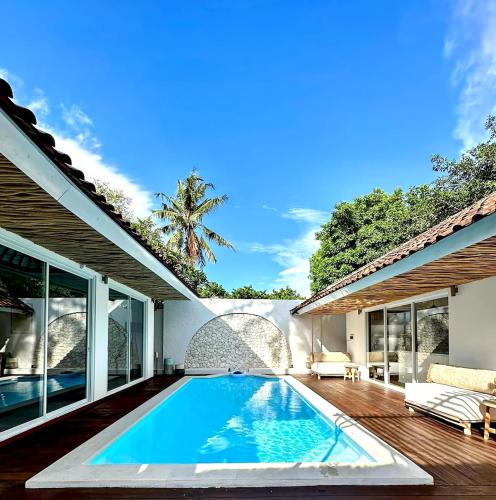 Luxury at Family Ties Villa — 4-Star Luxury Hotel in Gili Air, Indonesia