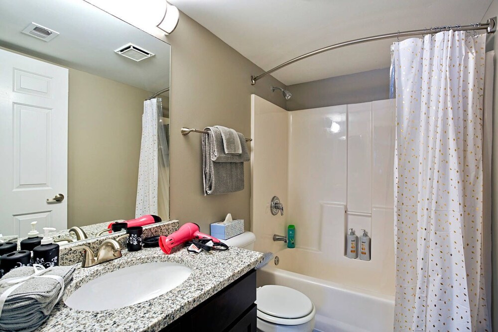Skyline Suite with Penthouse & Rooftop Deck 6BR by Maddox Hotel - photo 23