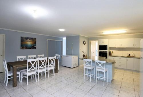 3 McGowan Street — hotel in Bargara