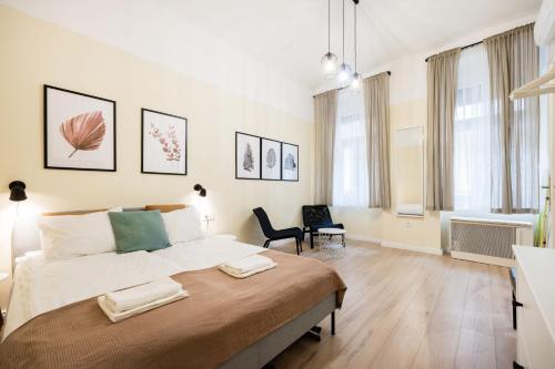 Compact two bedroom retreat with AC & free parking — 4-Star Luxury Hotel in Budapest, Hungary