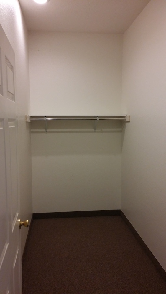 Country Regency Inn & Suites - photo 35