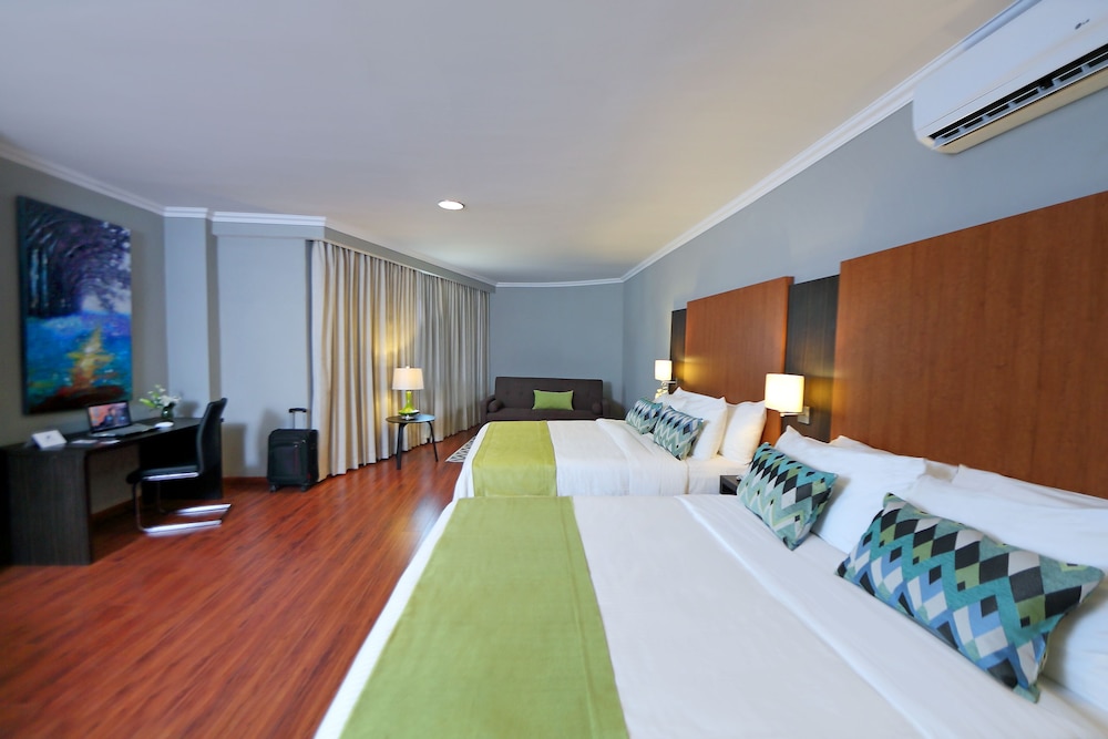 Aranjuez Hotel & Suites — David — photo 3