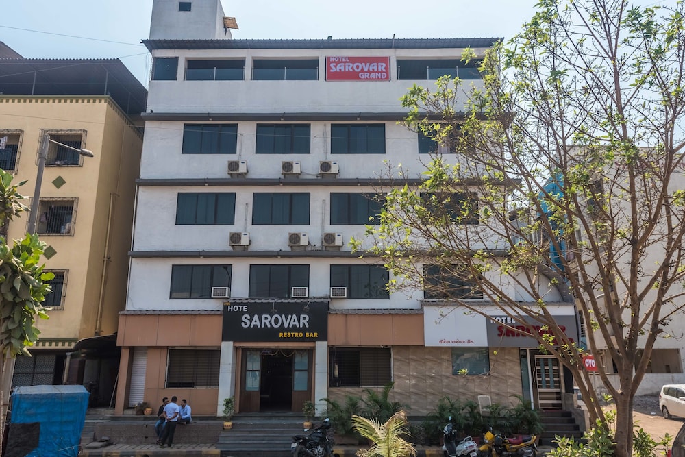 OYO 7727 Hotel Sarovar Grand in Panvel, India