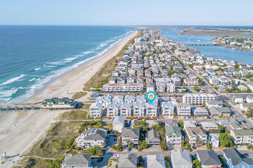 Beach Bubble Bungalow by Sea Scape Properties — 4-Star Luxury Hotel in Wrightsville Beach, United States