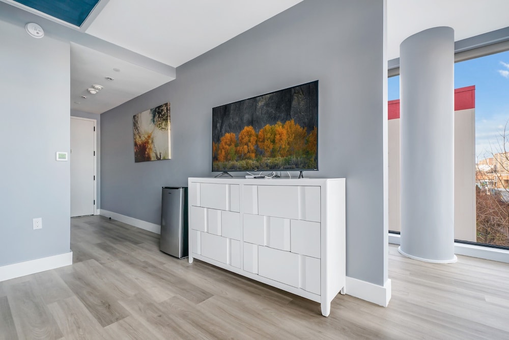 Global Luxury Suites at The Arches - photo 77